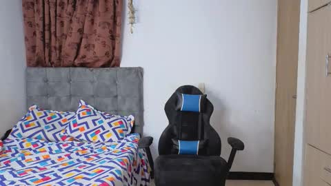 F I O R E L L A  online show from March 20, 4:17 am