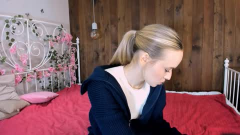 Amina online show from November 13, 3:26 pm