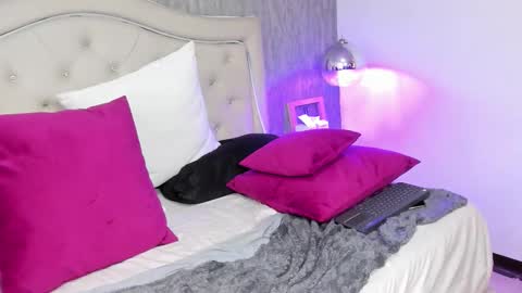Snapshot of floraginette01 chatting on October 16, 6:51 pm FLORA online show from October 16, 6:51 pm