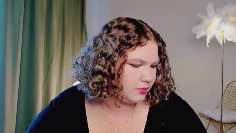 florenceanderson_ online show from September 18, 9:24 am