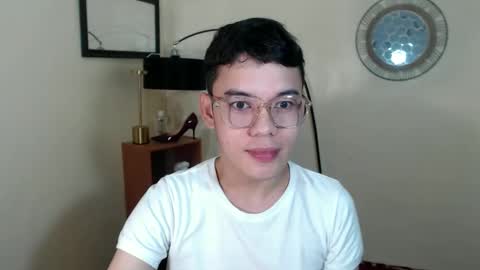 Snapshot of floriankeirxx_ chatting on October 3, 10:23 am floriankeirxx_ online show from October 3, 10:23 am