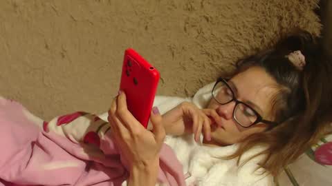 Snapshot of flowercandydoll13 chatting on December 16, 12:26 am say meow and send tip online show from December 16, 12:26 am