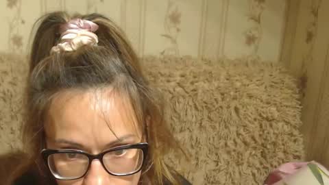 Snapshot of flowercandydoll13 chatting on September 21, 5:28 pm say meow and send tip online show from September 21, 5:28 pm
