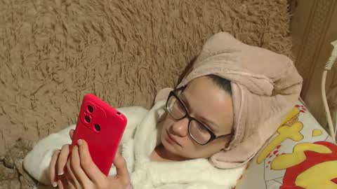 Snapshot of flowercandydoll13 chatting on January 20, 9:11 pm say meow and send tip online show from January 20, 9:11 pm