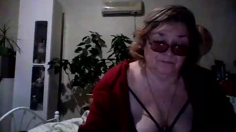 Snapshot of flowerlover8 chatting on February 27, 1:30 am Flowerlower online show from February 27, 1:30 am