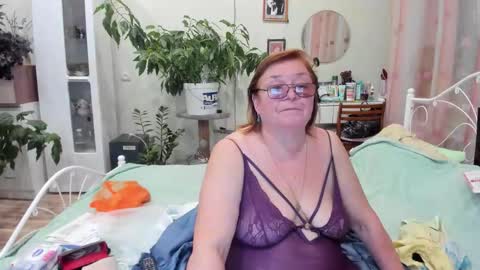 Snapshot of flowerlover8 chatting on September 10, 9:27 pm Flowerlower online show from September 10, 9:27 pm
