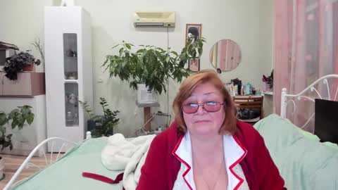 Snapshot of flowerlover8 chatting on September 27, 8:17 pm Flowerlower online show from September 27, 8:17 pm