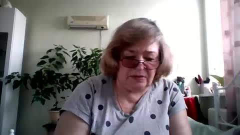 Snapshot of flowerlover8 chatting on March 1, 6:46 am Flowerlower online show from March 1, 6:46 am