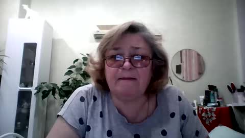 Snapshot of flowerlover8 chatting on March 3, 6:56 pm Flowerlower online show from March 3, 6:56 pm