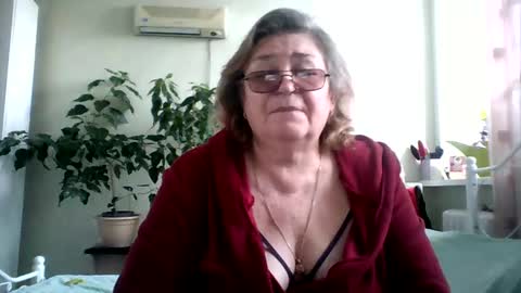 Snapshot of flowerlover8 chatting on March 4, 6:15 am Flowerlower online show from March 4, 6:15 am