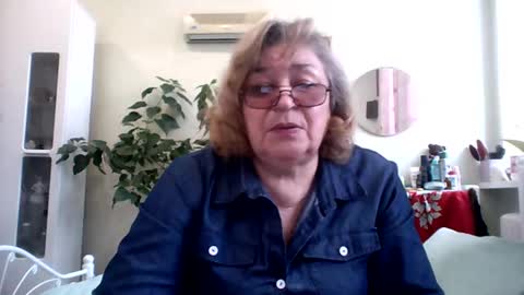 Snapshot of flowerlover8 chatting on March 4, 9:29 am Flowerlower online show from March 4, 9:29 am