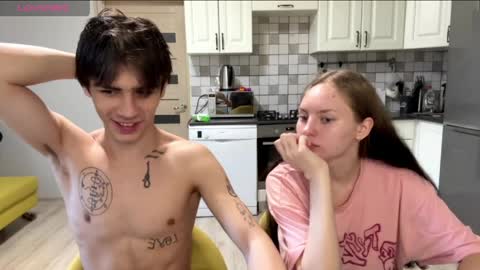 flowerscouple online show from April 6, 4:21 am