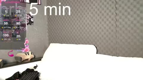 fluffy_cloude online show from May 11, 8:54 am