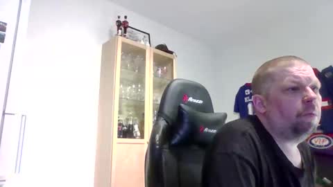 fluffy_espen online show from April 26, 4:32 am