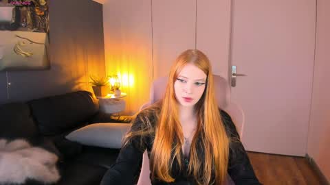 Mia online show from March 29, 8:43 pm