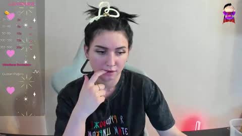 Lina online show from February 1, 8:00 am