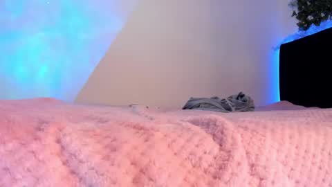 lia online show from March 10, 8:56 pm