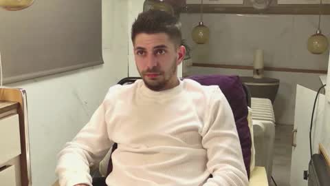 independent model online show from March 20, 8:14 pm