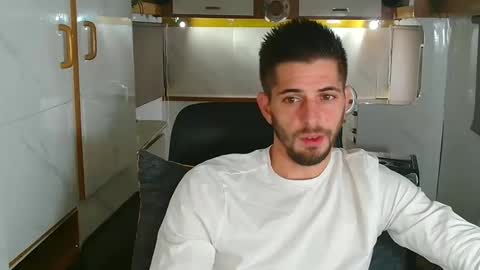 independent model online show from October 25, 5:02 pm