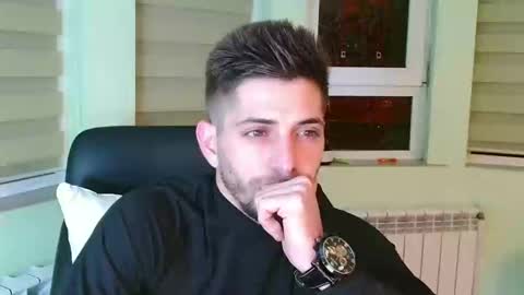 independent model online show from December 7, 4:42 pm