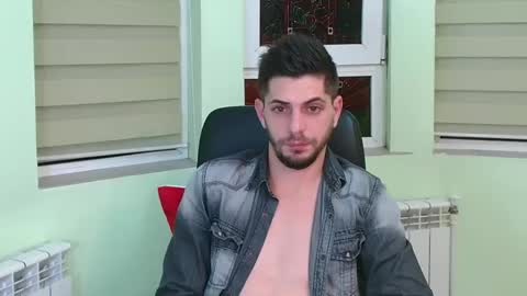 independent model online show from January 14, 9:30 pm