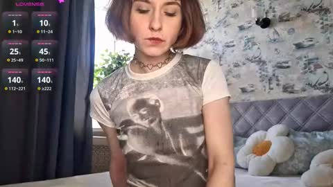Snapshot of forbidden_fruity chatting on October 1, 10:25 am Laura online show from October 1, 10:25 am