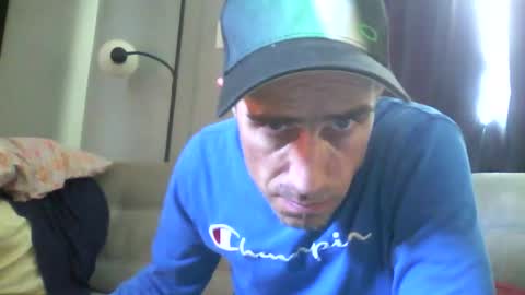 Snapshot of fouraide42 chatting on December 26, 5:19 pm fouraide42 online show from December 26, 5:19 pm