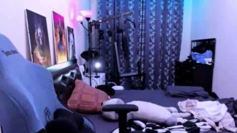 Foxicfu online show from September 19, 6:00 pm