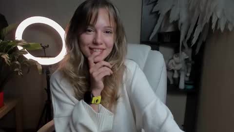 Snapshot of foxy_blond chatting on September 16, 12:23 am Foxy online show from September 16, 12:23 am