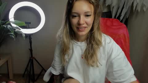 Snapshot of foxy_blond chatting on September 26, 12:18 am Foxy online show from September 26, 12:18 am