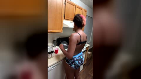 foxygoddess18 online show from May 3, 12:27 am