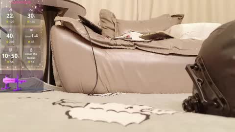 yiyi online show from April 12, 11:58 am