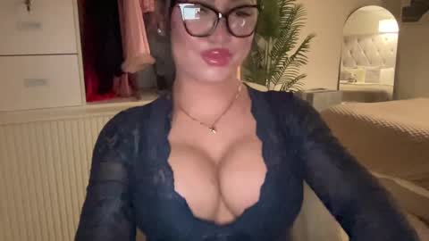 Snapshot of foxyluscious chatting on February 17, 6:39 pm Ms Celeste Anne online show from February 17, 6:39 pm