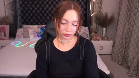 Snapshot of foxymayy chatting on September 19, 1:15 pm Maya online show from September 19, 1:15 pm