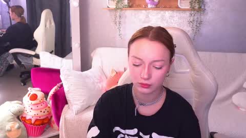 Snapshot of foxymayy chatting on October 10, 7:14 am Maya online show from October 10, 7:14 am