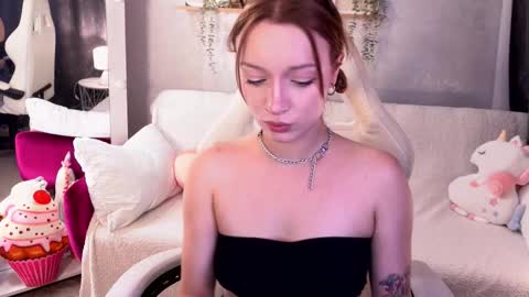 Snapshot of foxymayy chatting on October 3, 4:04 pm Maya online show from October 3, 4:04 pm