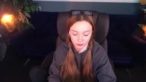 Snapshot of foxymayy chatting on October 16, 1:22 pm Maya online show from October 16, 1:22 pm
