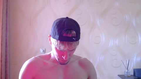 frame_tamer888 online show from May 17, 10:46 am