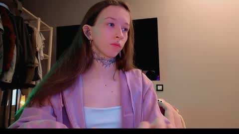 fran_bow online show from April 1, 2:03 pm