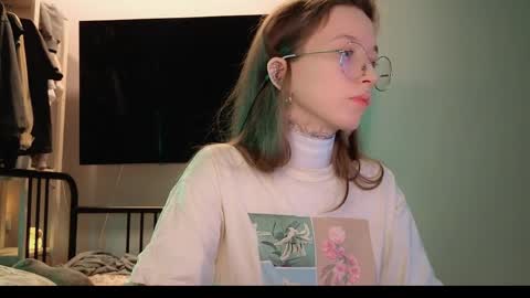 fran_bow online show from April 8, 6:44 pm