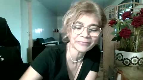 Snapshot of francelune chatting on September 10, 1:23 pm francelune online show from September 10, 1:23 pm