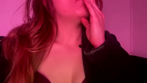 Snapshot of francescafey chatting on March 11, 7:14 am francescafey online show from March 11, 7:14 am