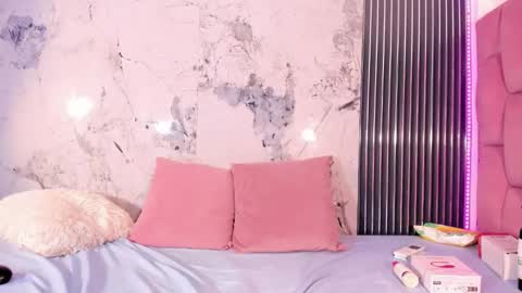 Laura online show from November 12, 9:28 pm