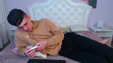 Snapshot of frank_mooree chatting on February 12, 8:06 am Frank online show from February 12, 8:06 am