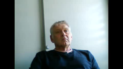 frannkboy61 online show from April 22, 4:47 pm