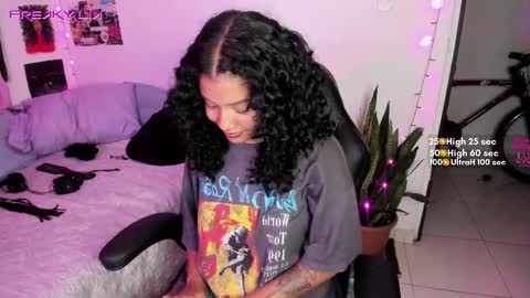 Lia Gomez online show from February 19, 2:44 am