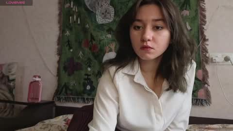 Mia online show from June 5, 12:10 pm