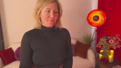 Snapshot of french_devotion chatting on February 27, 11:39 am Louise or Lou 3 online show from February 27, 11:39 am