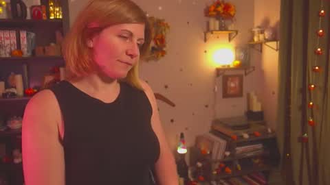 Snapshot of french_devotion chatting on December 1, 8:44 pm Louise or Lou 3 online show from December 1, 8:44 pm