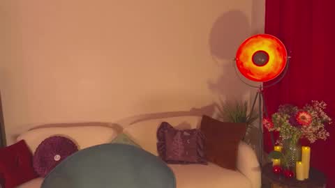 Snapshot of french_devotion chatting on February 26, 7:10 pm Louise or Lou 3 online show from February 26, 7:10 pm